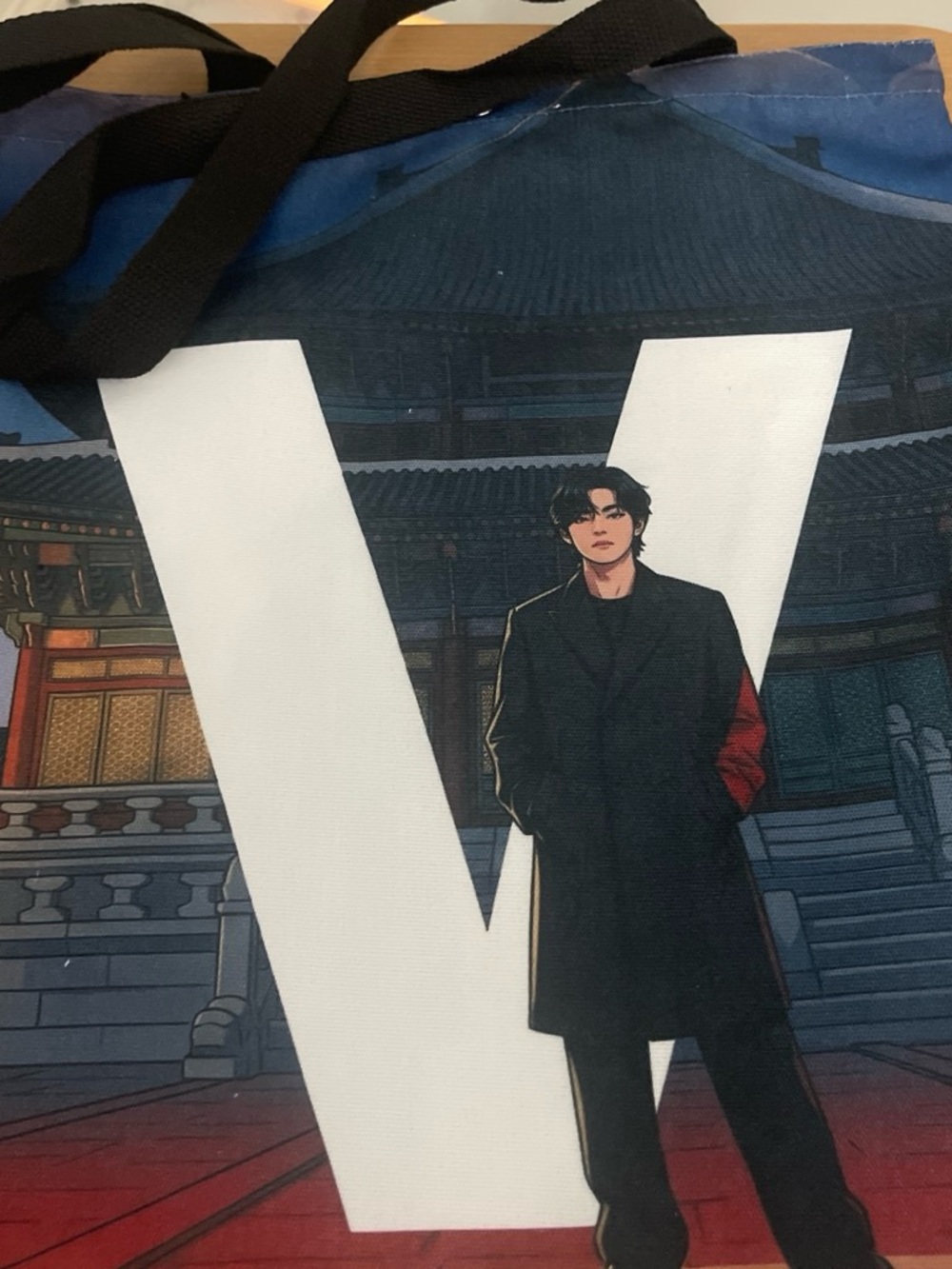 V BTS tote